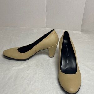 !!!!SOLD!!!!Ecco Danish Design Beige Women’s Pumps Size 39